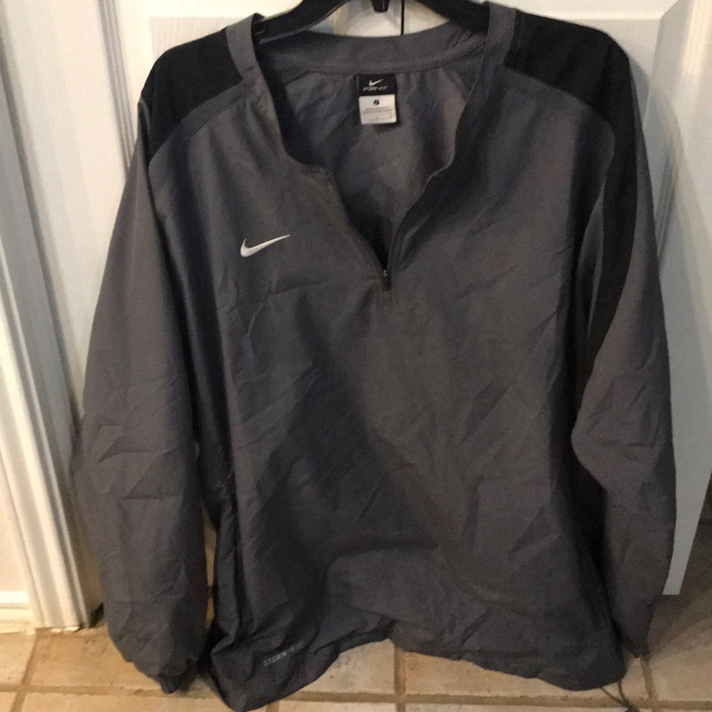 Nike storm fit light pullover